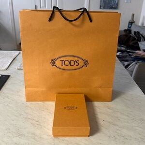 ✨🧡Luxury Designer Bags and Boxes for Sale!
TOD’S SMALL BOX & BAG FOR SALE.✨🧡